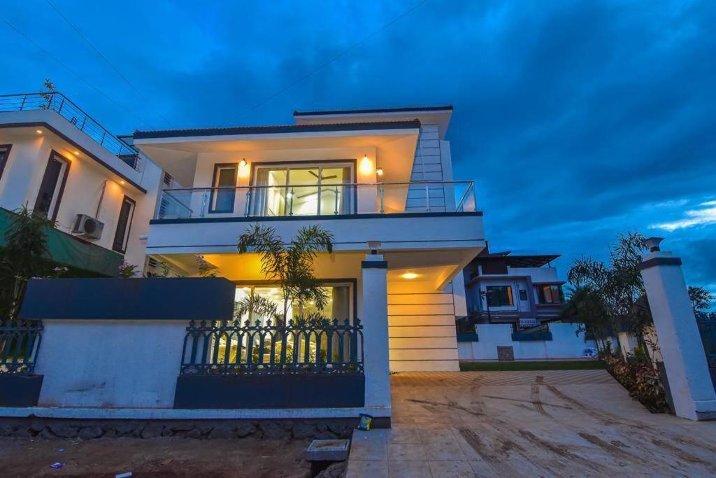 Royal Paradise Villa โลนาวาลา ภายนอก รูปภาพ