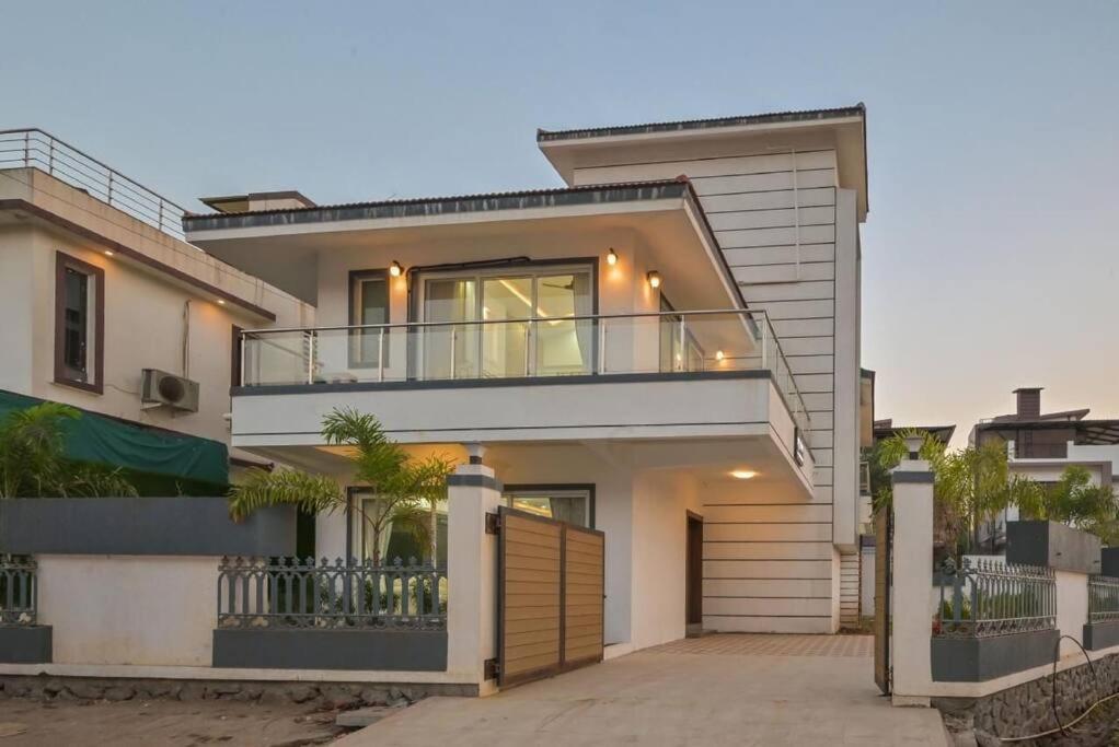 Royal Paradise Villa โลนาวาลา ภายนอก รูปภาพ