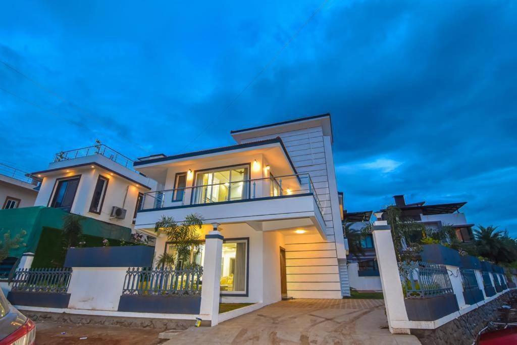 Royal Paradise Villa โลนาวาลา ภายนอก รูปภาพ