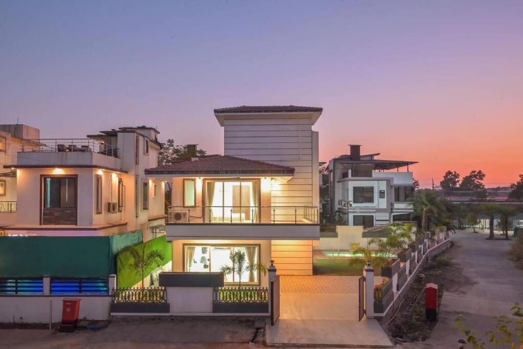 Royal Paradise Villa โลนาวาลา ภายนอก รูปภาพ