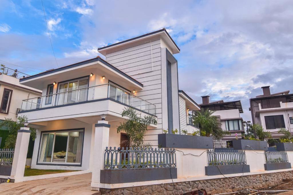 Royal Paradise Villa โลนาวาลา ภายนอก รูปภาพ