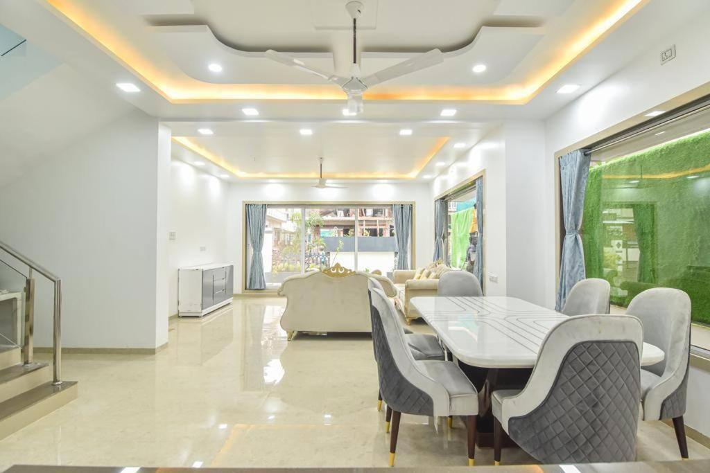 Royal Paradise Villa โลนาวาลา ภายนอก รูปภาพ